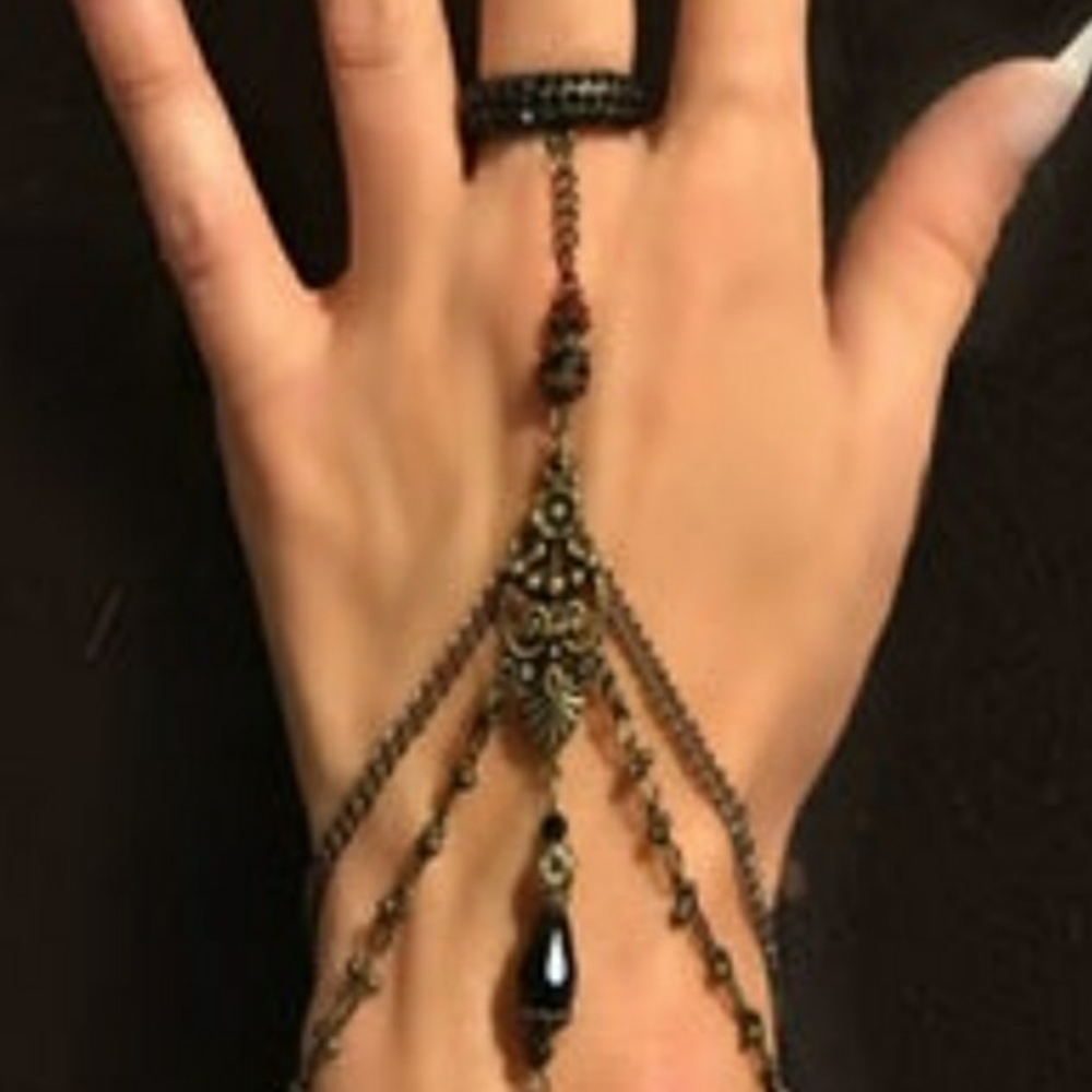Hand Chain and earings